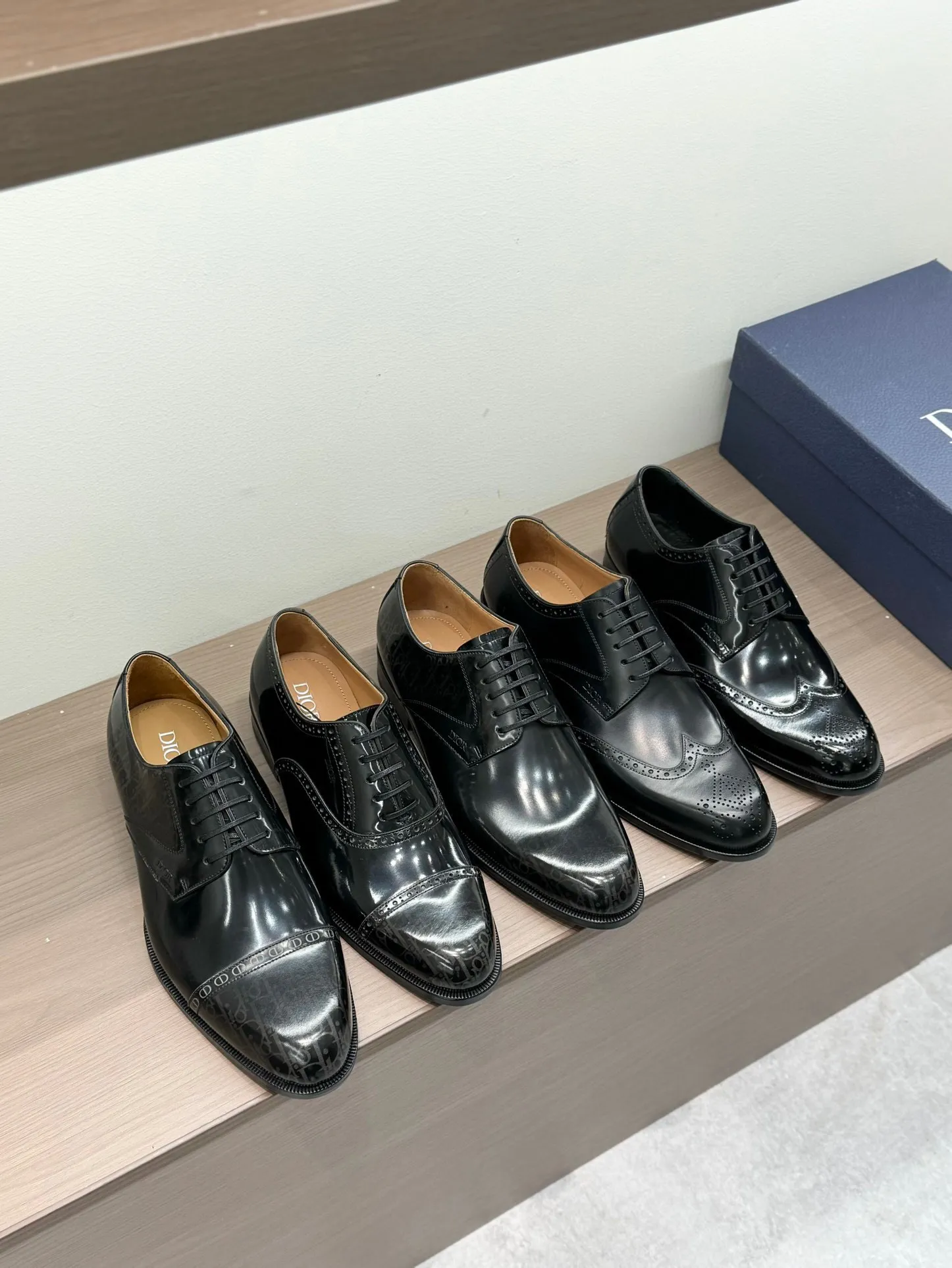 [Dior] Top P: 960💰 Standard code 39-44 (38.45.46 custom-made, non-returnable and non-exchangeable) Dior Dior's latest high-end men's boutique casual leather shoes, imported cowhide upper, water-dyed cowhide lining, imported leather outsole, perfect details are impeccable.
